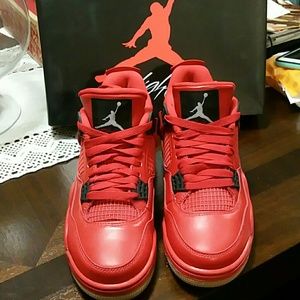 Brand New womans Jordans 4 Retro